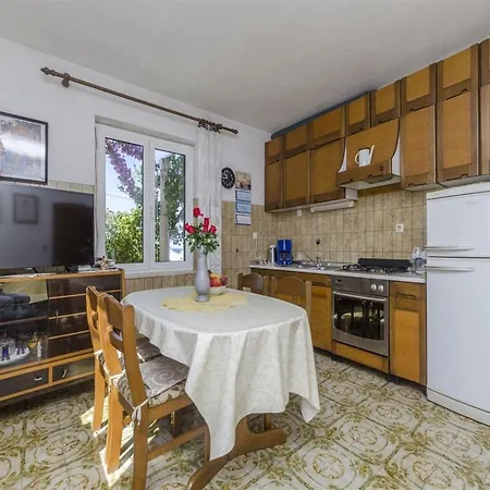 Apartment More Postira